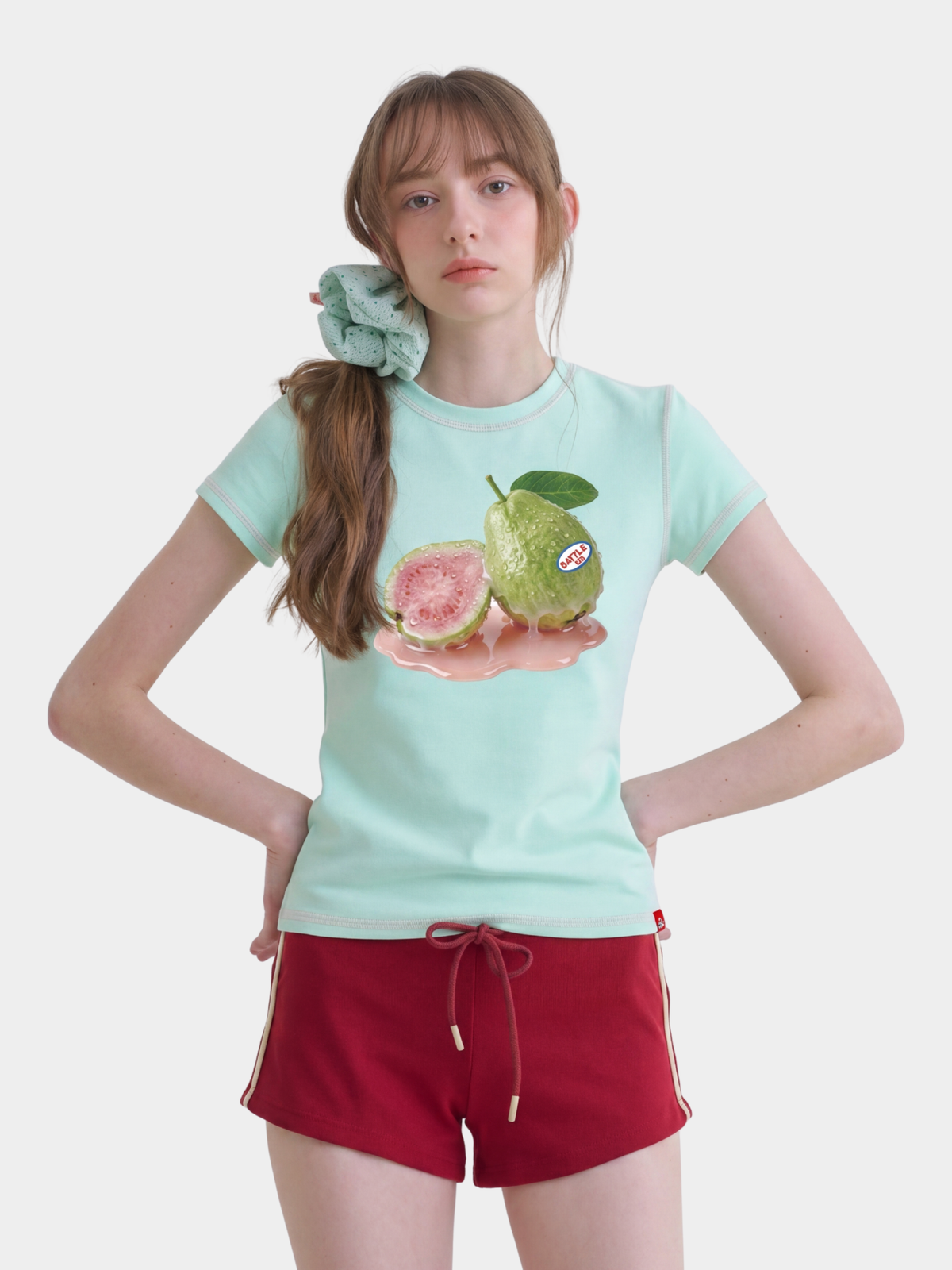 BerryPop – Kurzes T-Shirt für Damen mit Kontrastnähten und Dopamin-Print