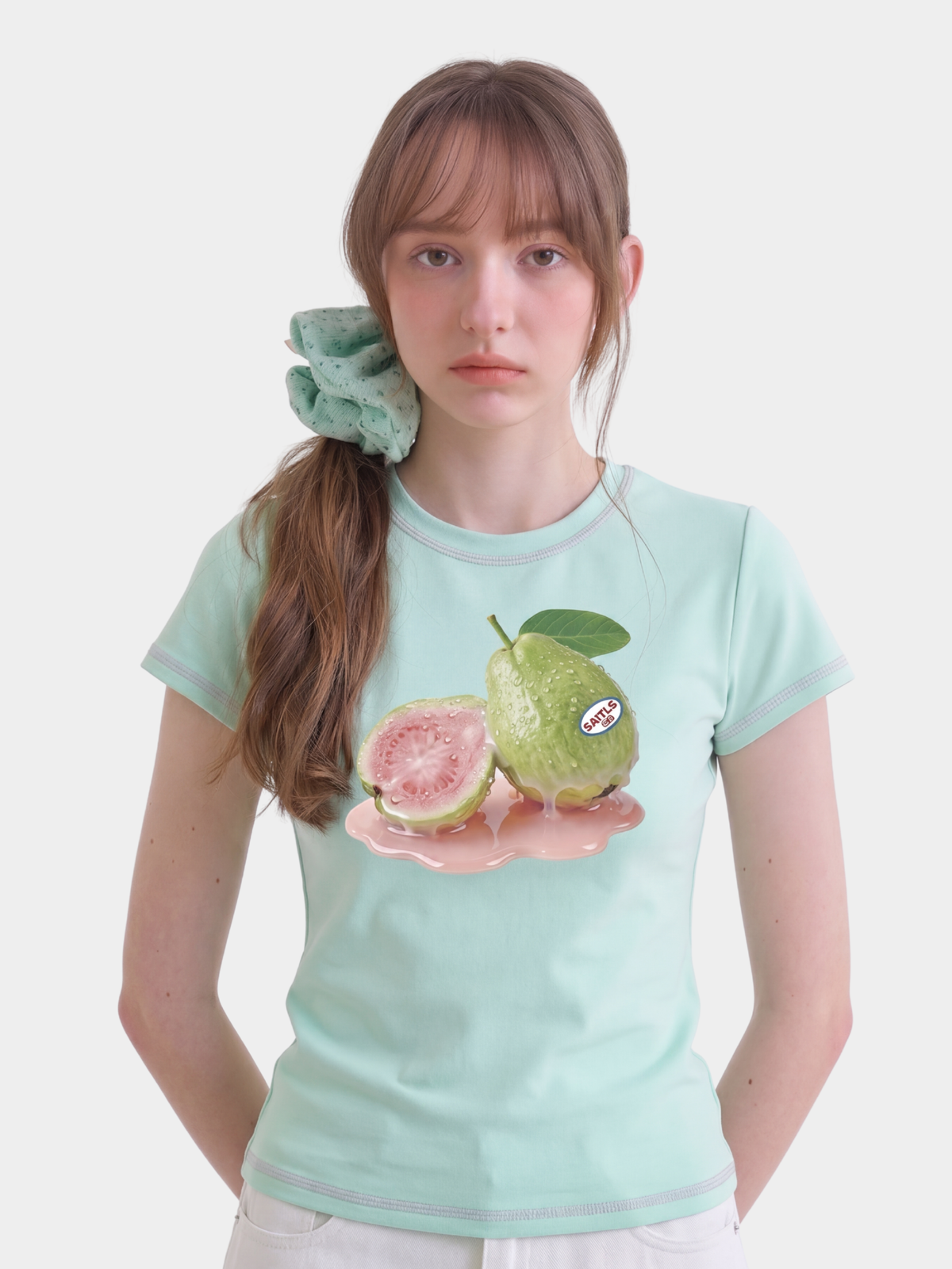 BerryPop – Kurzes T-Shirt für Damen mit Kontrastnähten und Dopamin-Print