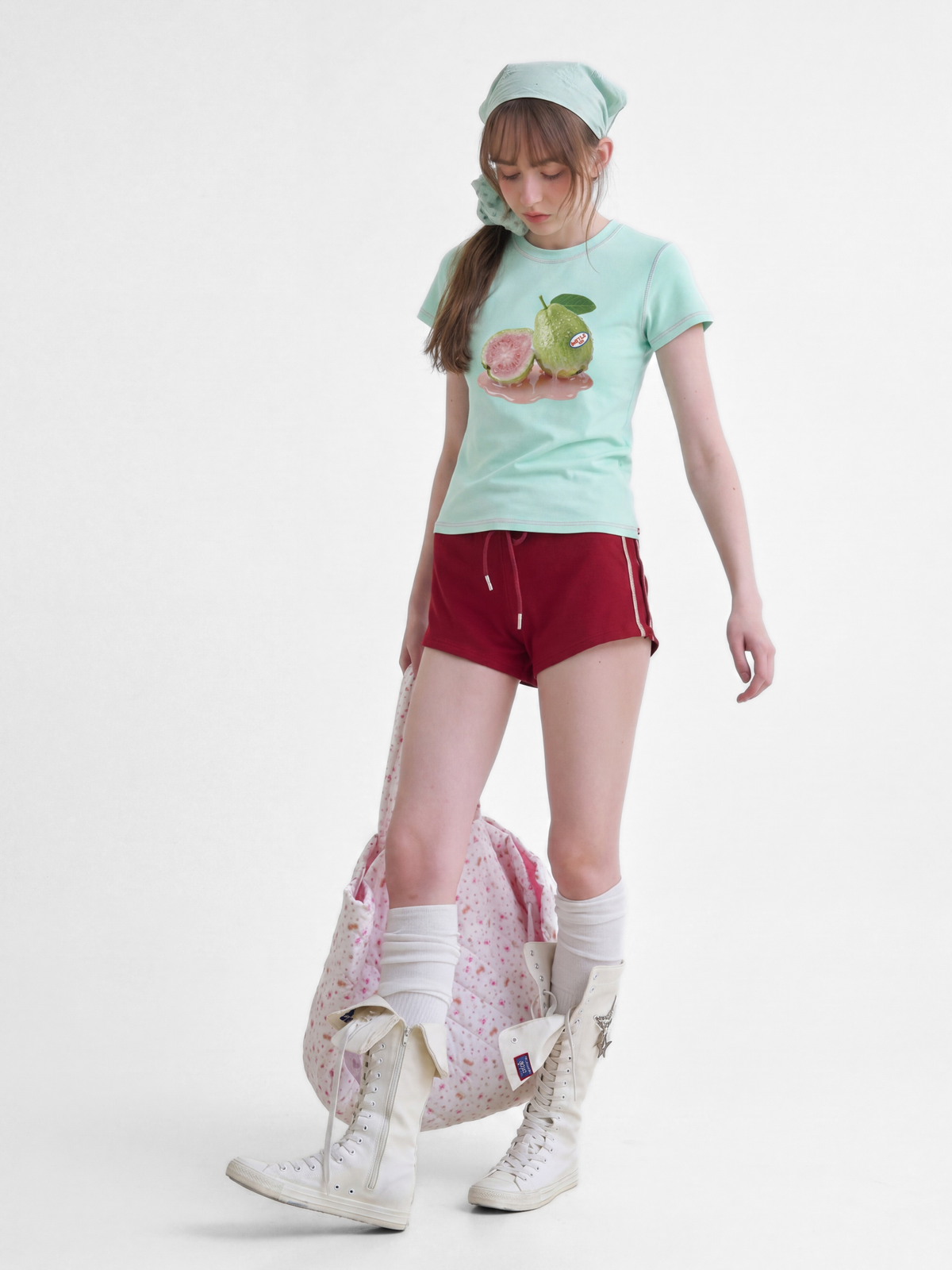 BerryPop – Kurzes T-Shirt für Damen mit Kontrastnähten und Dopamin-Print