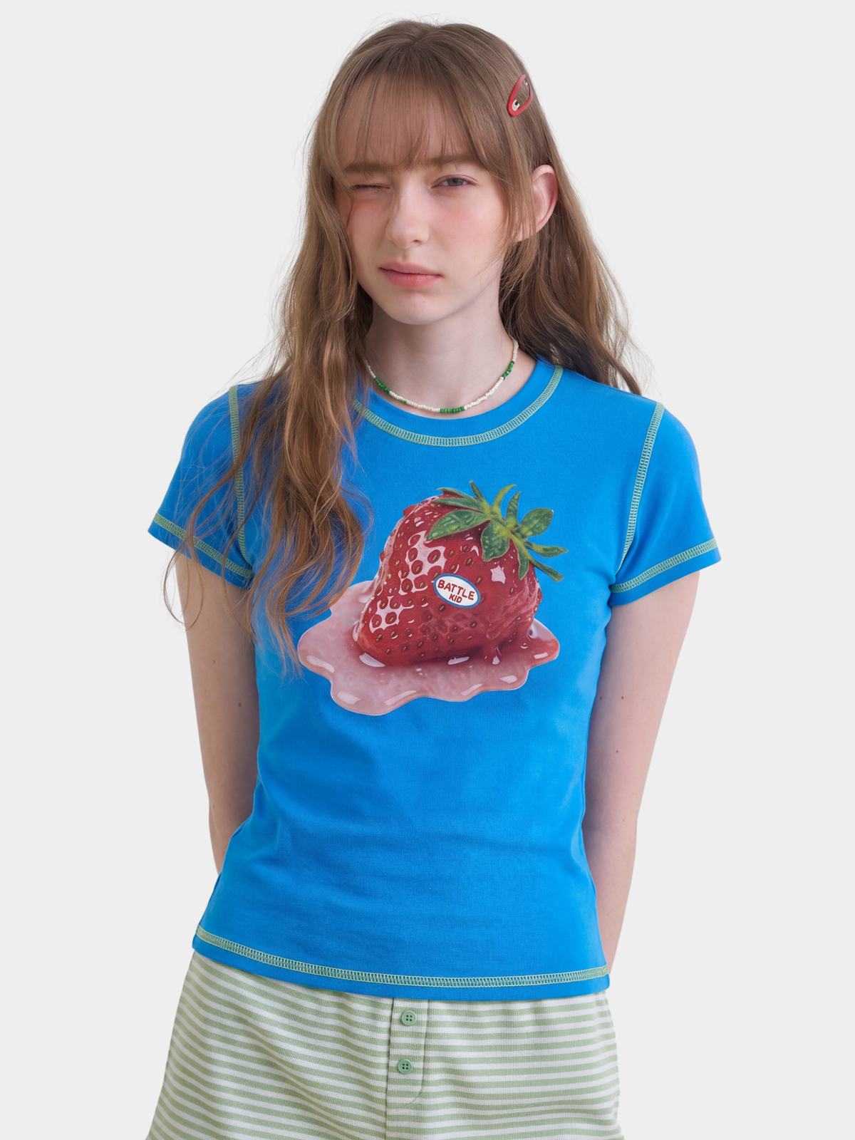 BerryPop – Kurzes T-Shirt für Damen mit Kontrastnähten und Dopamin-Print