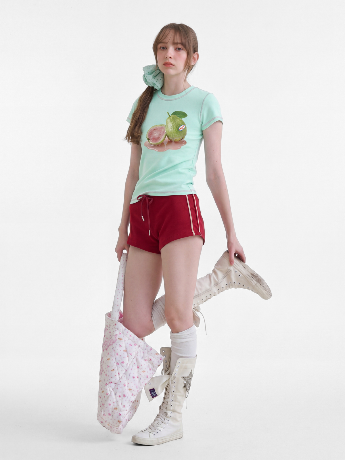 BerryPop – Kurzes T-Shirt für Damen mit Kontrastnähten und Dopamin-Print