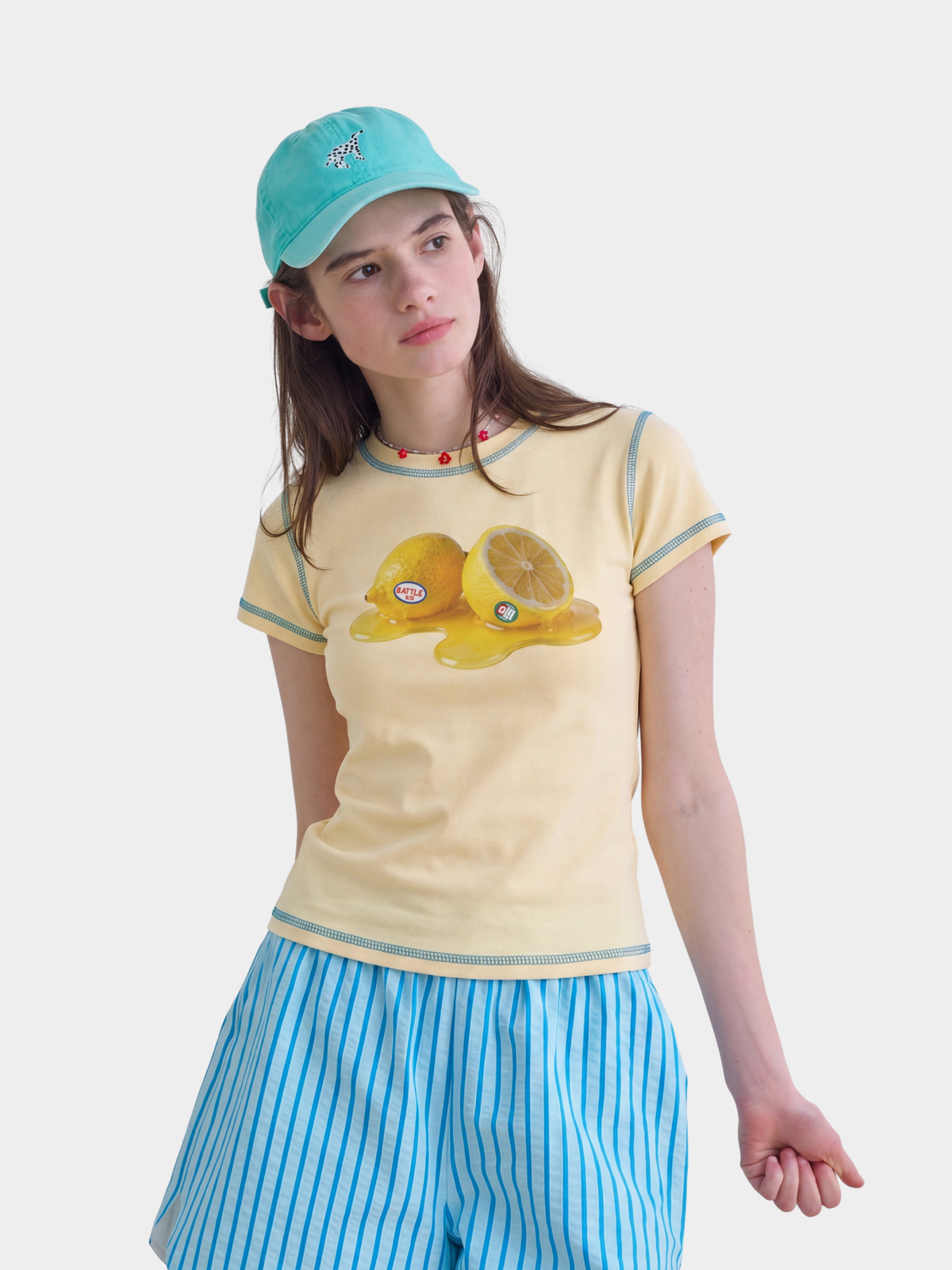 BerryPop – Kurzes T-Shirt für Damen mit Kontrastnähten und Dopamin-Print