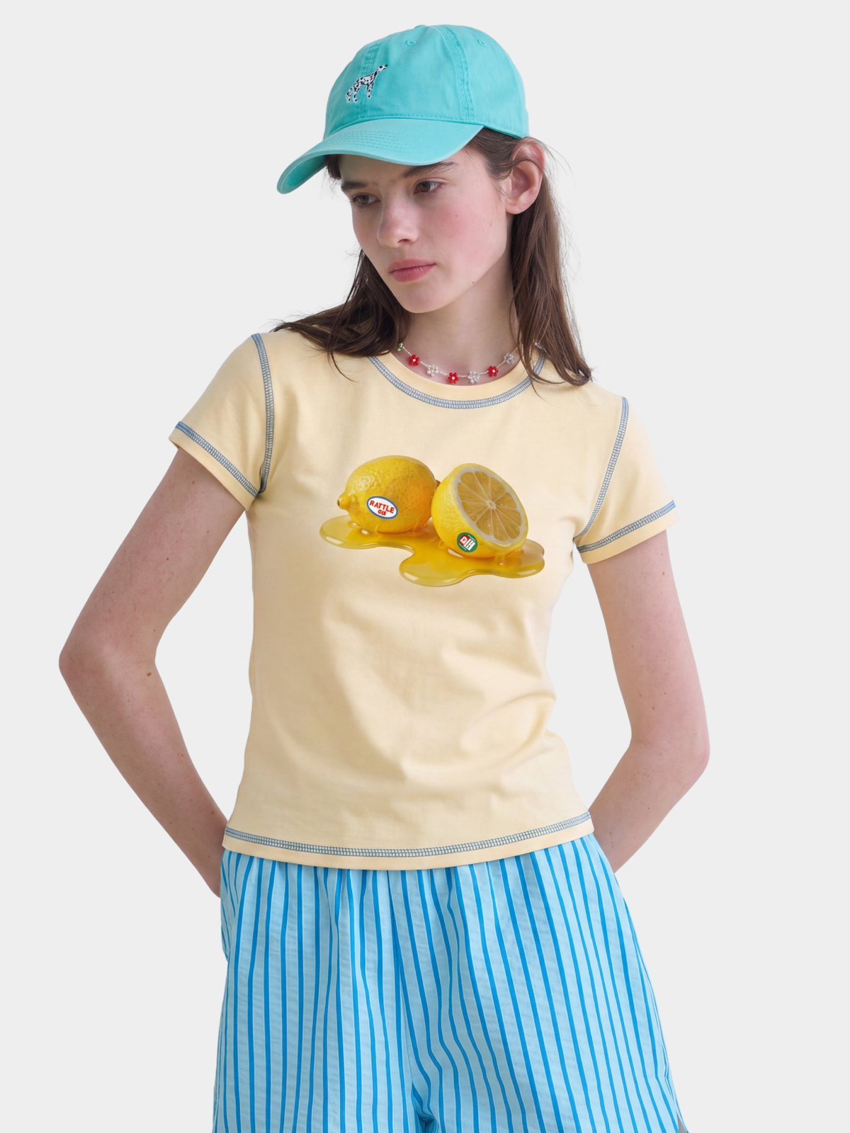 BerryPop – Kurzes T-Shirt für Damen mit Kontrastnähten und Dopamin-Print
