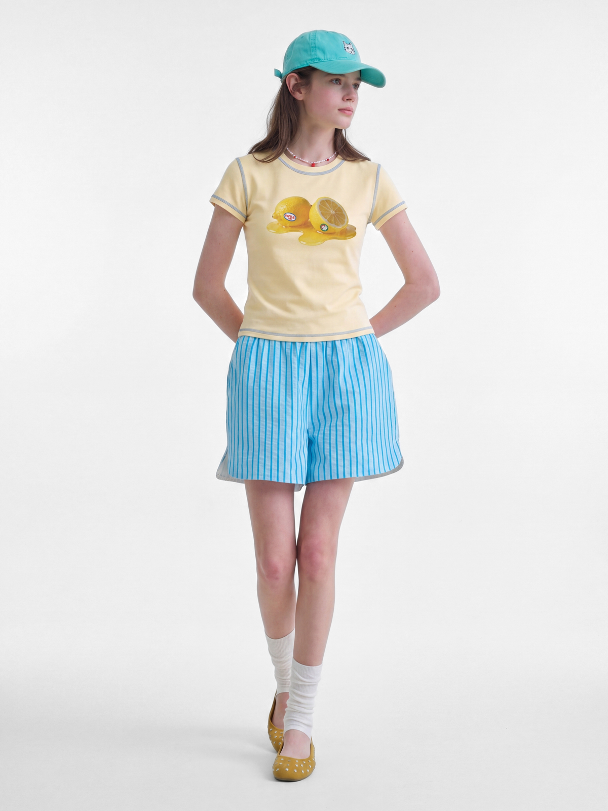 BerryPop – Kurzes T-Shirt für Damen mit Kontrastnähten und Dopamin-Print