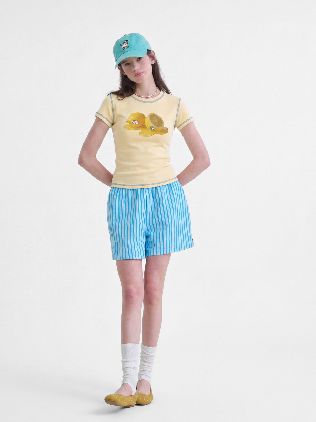 BerryPop – Kurzes T-Shirt für Damen mit Kontrastnähten und Dopamin-Print