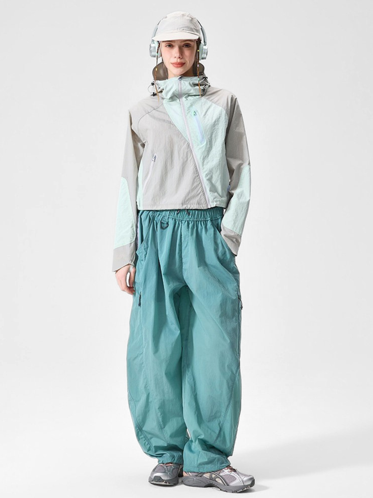 FrostFold - Kurz geschnittene UPF50+ Sonnen-Schutzjacke mit Kapuze für Damen
