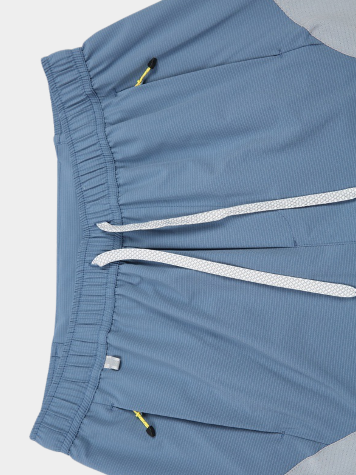 AlpGear – Schnelltrocknende 2-in-1-Athletikshorts mit Wetterschutz