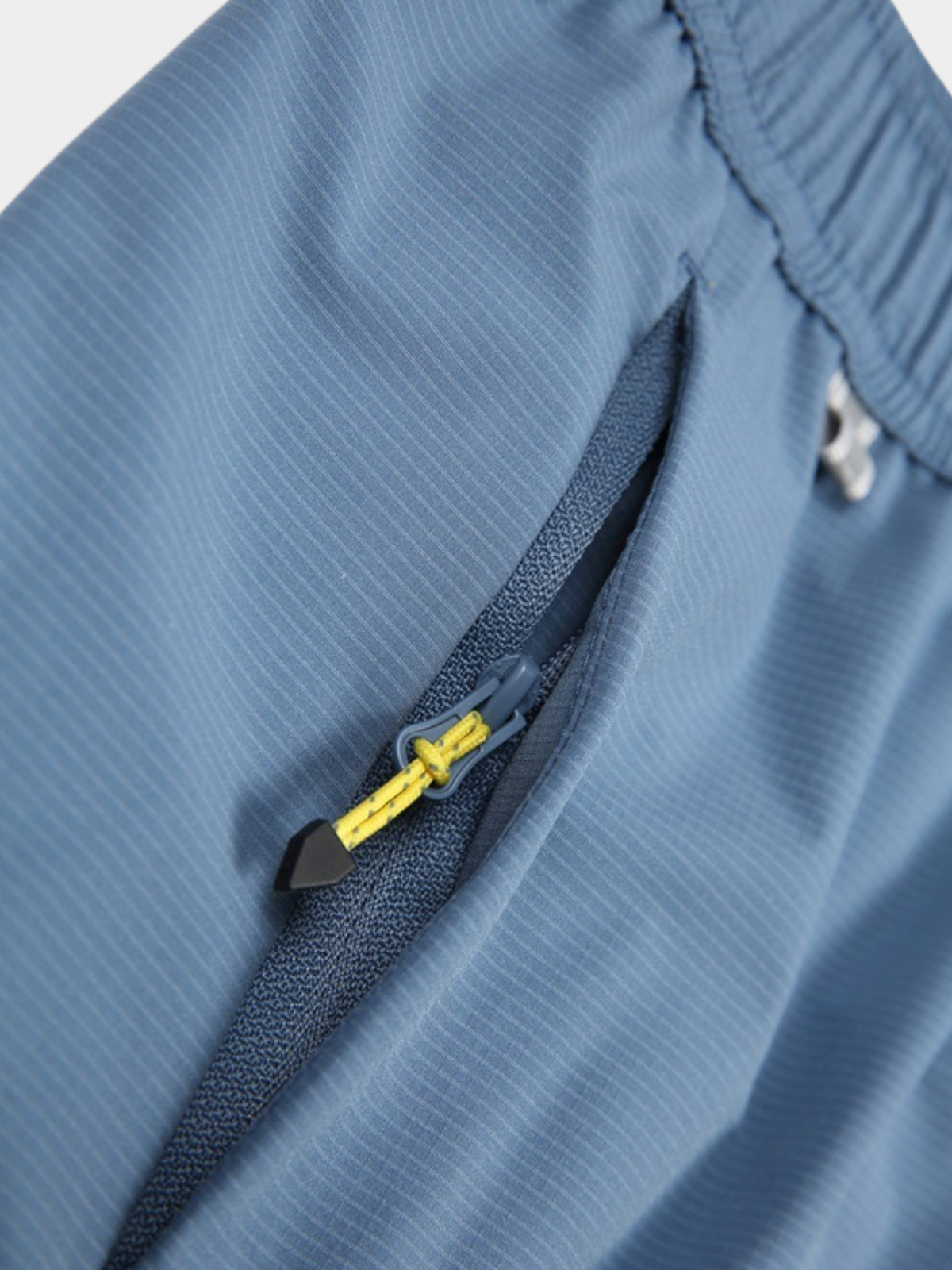 AlpGear – Schnelltrocknende 2-in-1-Athletikshorts mit Wetterschutz