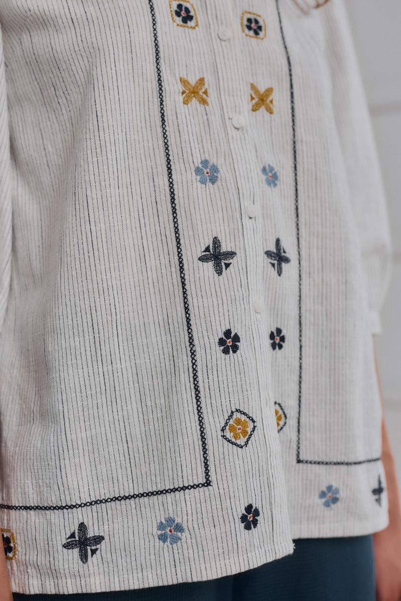 Hope Cottage bestickte Bluse