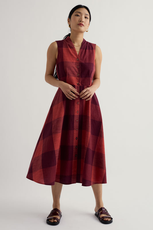 Ärmelloses, garngefärbtes Kleid in Carved Wood